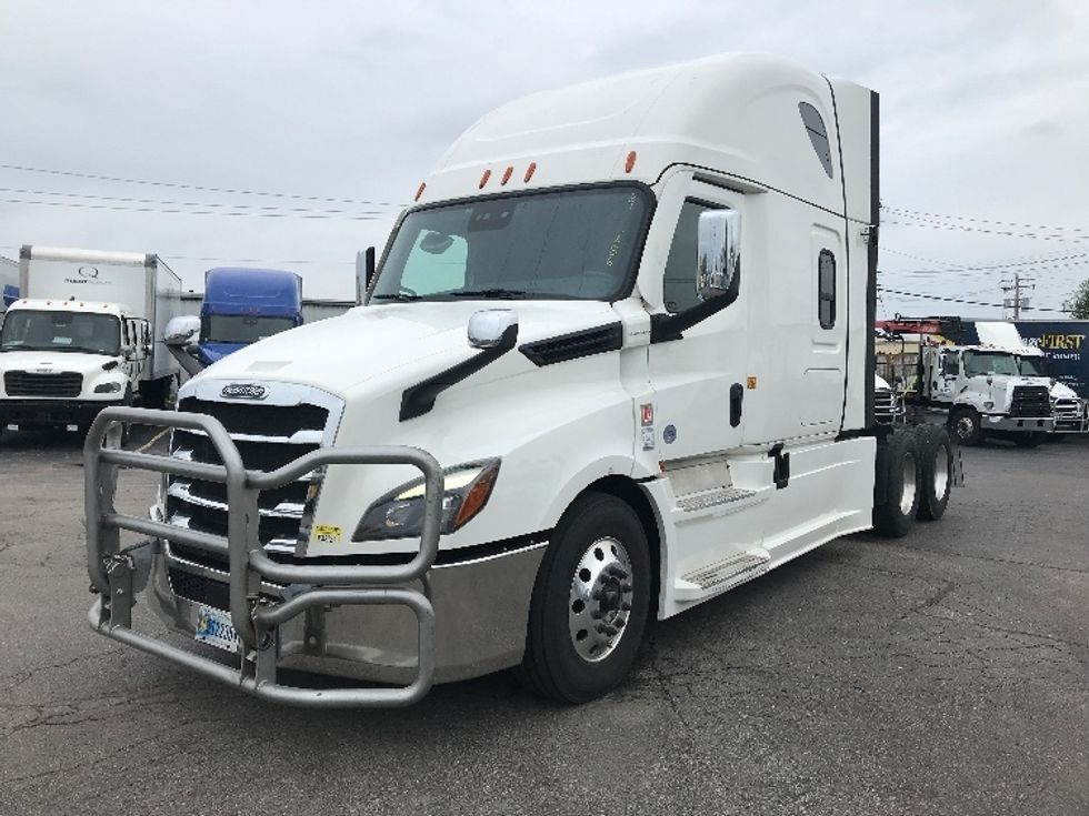 2020 Freightliner Cascadia 126" Sleeper Cab photo 3