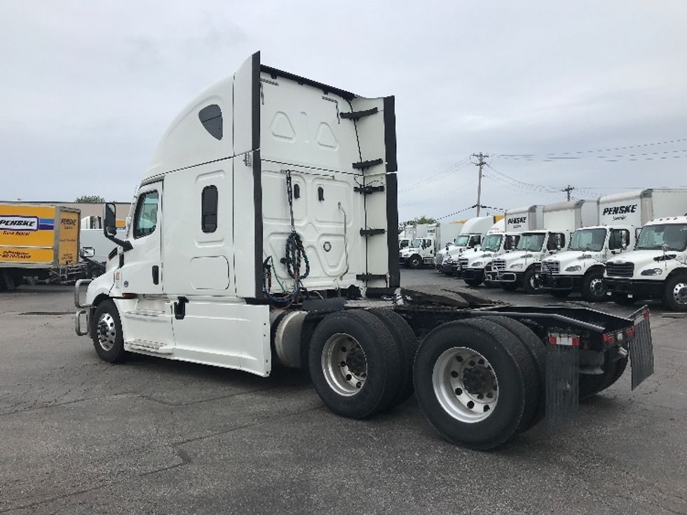 Sleeper Tractor-Heavy Duty Tractors-Freightliner-2020-T12664ST-Moberly-MO-390,981\n\t\tmiles-$ 71,500 - Image 5