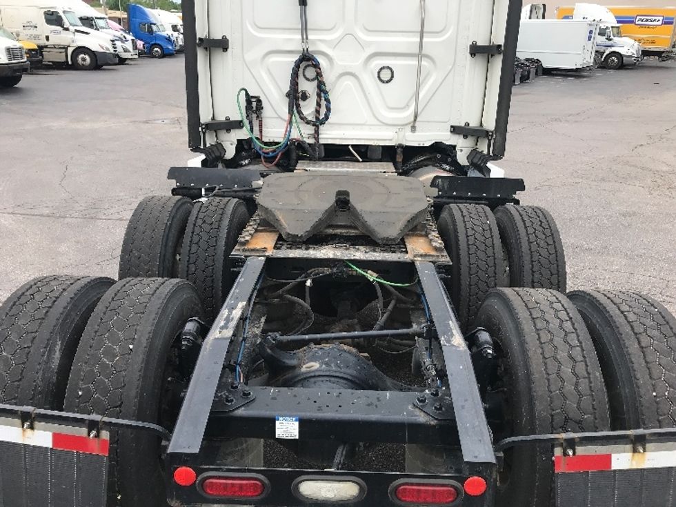 Sleeper Tractor-Heavy Duty Tractors-Freightliner-2020-T12664ST-Moberly-MO-390,981\n\t\tmiles-$ 71,500 - Image 6