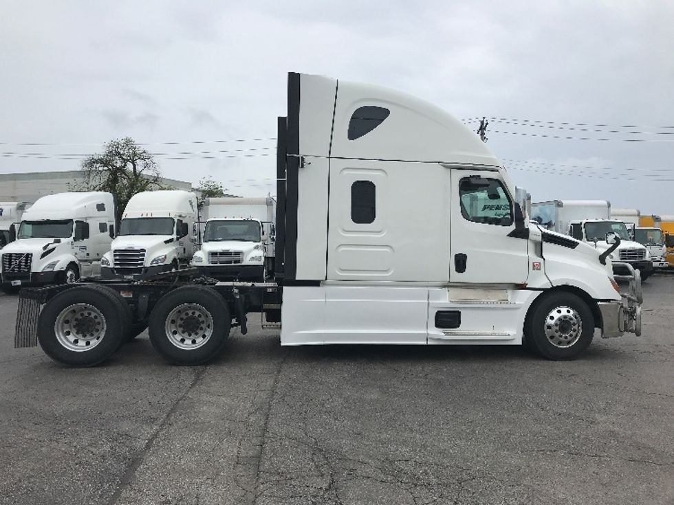 Sleeper Tractor-Heavy Duty Tractors-Freightliner-2020-T12664ST-Moberly-MO-390,981\n\t\tmiles-$ 71,500 - Image 8