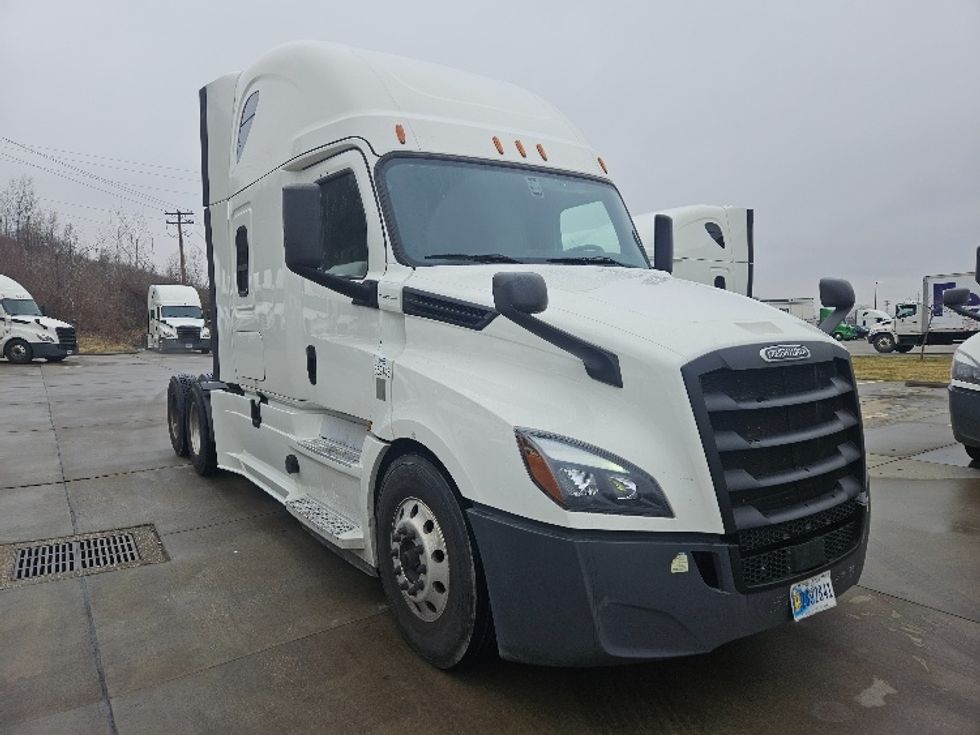 Sleeper Tractor-Heavy Duty Tractors-Freightliner-2020-T12664ST-Moberly-MO-498,513\n\t\tmiles-$ 60,250 - Image 1