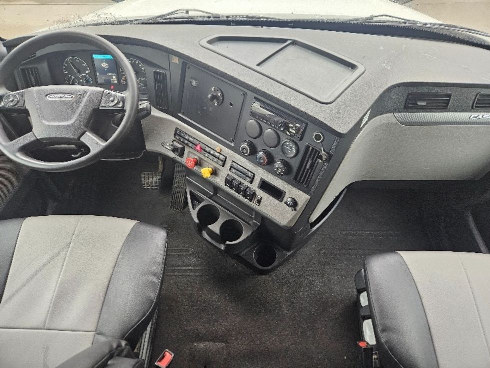 Sleeper Tractor-Heavy Duty Tractors-Freightliner-2020-T12664ST-Moberly-MO-498,513\n\t\tmiles-$ 60,250 - Image 12