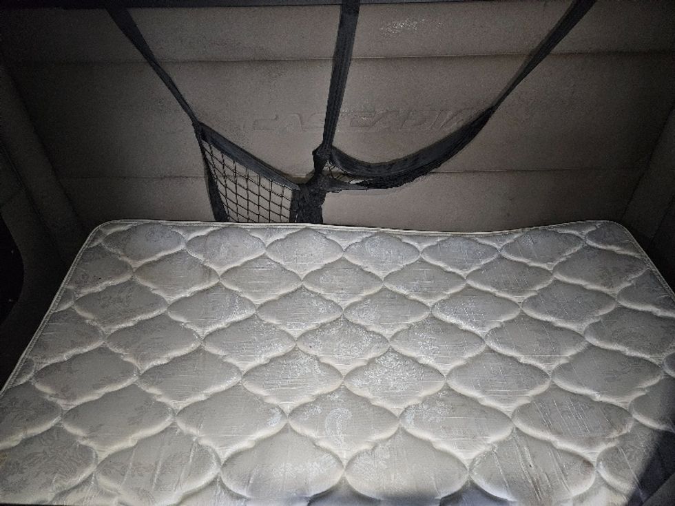 Sleeper Tractor-Heavy Duty Tractors-Freightliner-2020-T12664ST-Moberly-MO-498,513\n\t\tmiles-$ 60,250 - Image 17