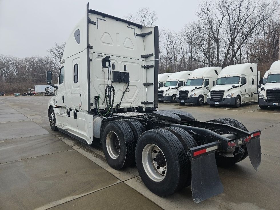 Sleeper Tractor-Heavy Duty Tractors-Freightliner-2020-T12664ST-Moberly-MO-498,513\n\t\tmiles-$ 60,250 - Image 5