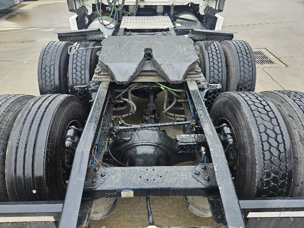 Sleeper Tractor-Heavy Duty Tractors-Freightliner-2020-T12664ST-Moberly-MO-498,513\n\t\tmiles-$ 60,250 - Image 6