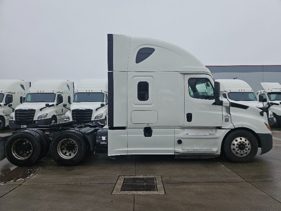 Sleeper Tractor-Heavy Duty Tractors-Freightliner-2020-T12664ST-Moberly-MO-498,513\n\t\tmiles-$ 60,250 - Image 8
