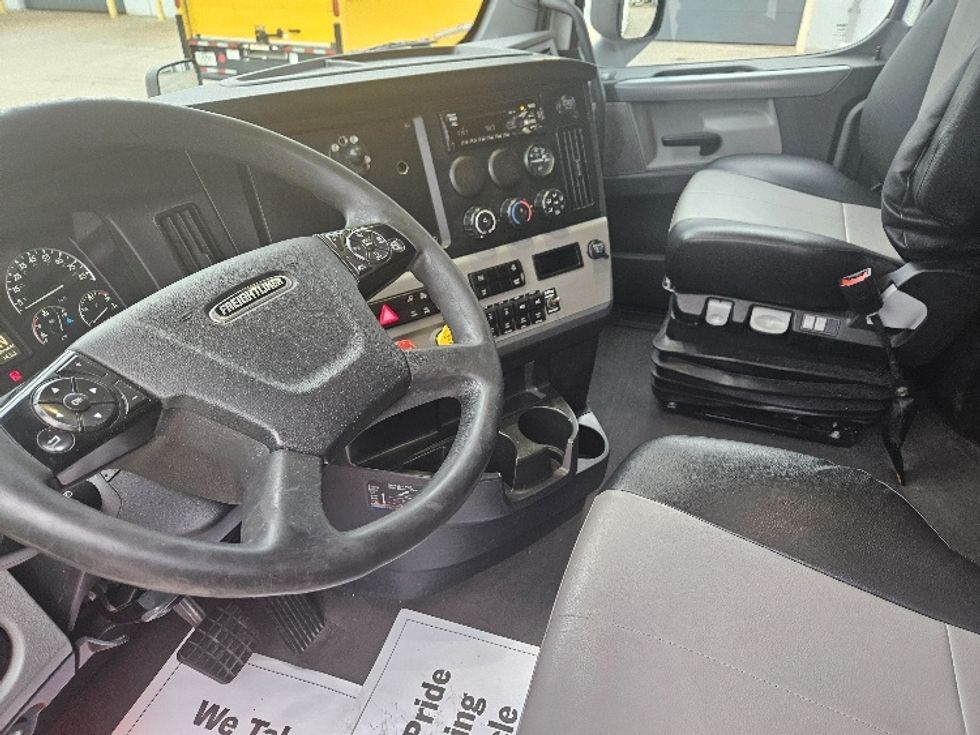 Sleeper Tractor-Heavy Duty Tractors-Freightliner-2020-T12664ST-Moberly-MO-528,120\n\t\tmiles-$ 62,500 - Image 10