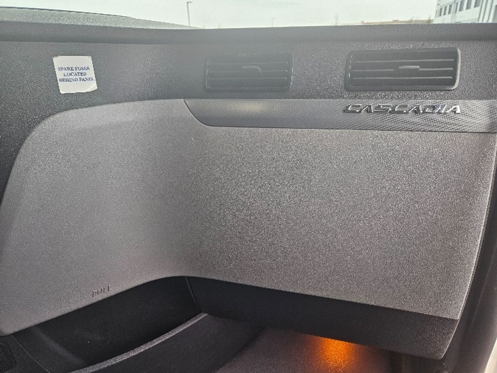 Sleeper Tractor-Heavy Duty Tractors-Freightliner-2020-T12664ST-Moberly-MO-528,120\n\t\tmiles-$ 62,500 - Image 14