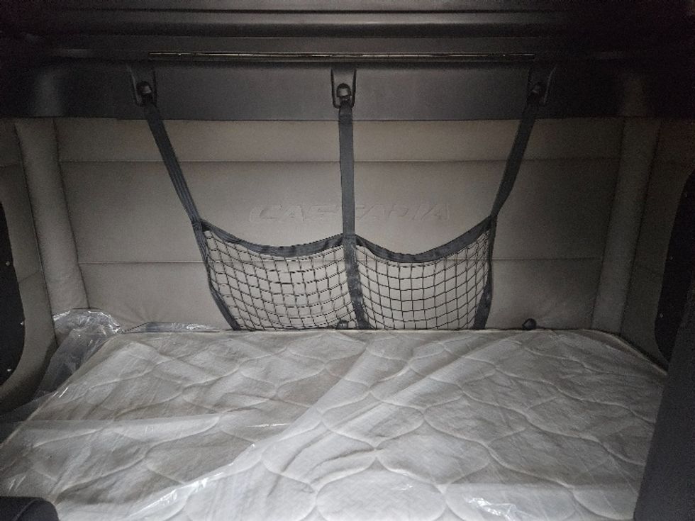 Sleeper Tractor-Heavy Duty Tractors-Freightliner-2020-T12664ST-Moberly-MO-528,120\n\t\tmiles-$ 62,500 - Image 16