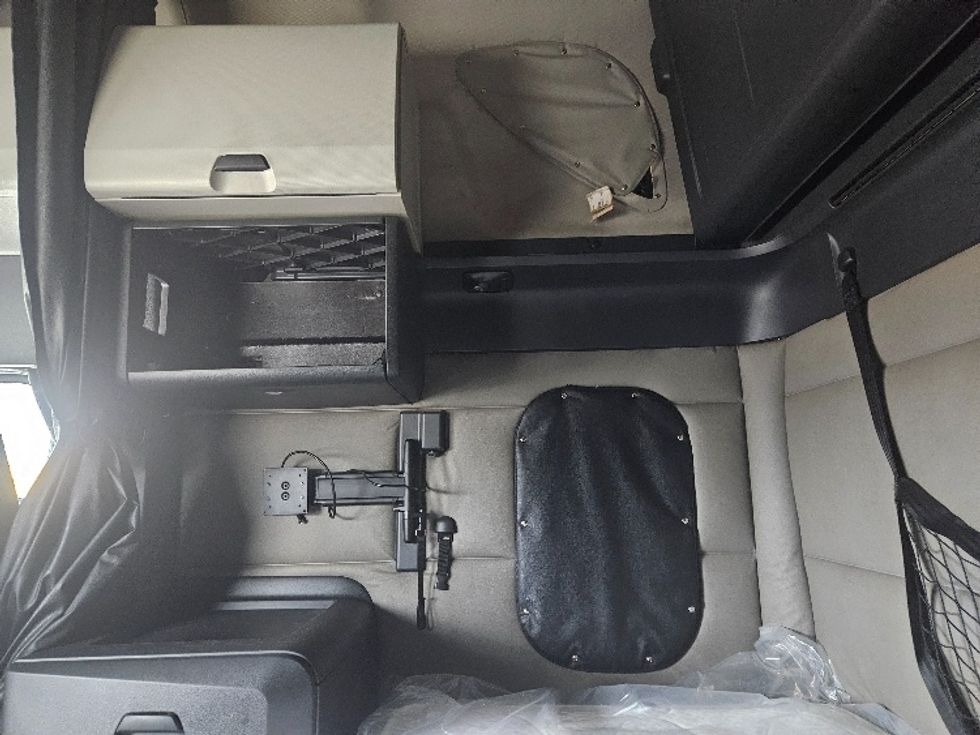 Sleeper Tractor-Heavy Duty Tractors-Freightliner-2020-T12664ST-Moberly-MO-528,120\n\t\tmiles-$ 62,500 - Image 19