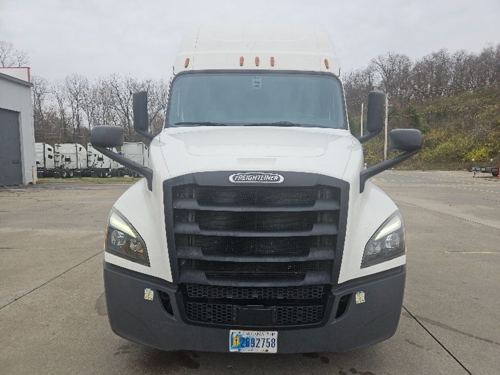 Sleeper Tractor-Heavy Duty Tractors-Freightliner-2020-T12664ST-Moberly-MO-528,120\n\t\tmiles-$ 62,500 - Image 2