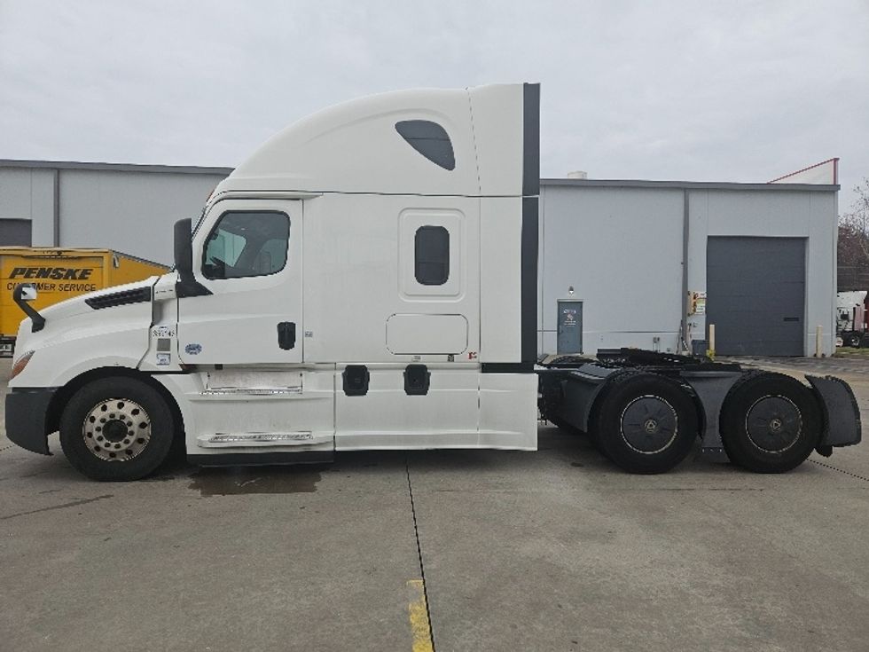 Sleeper Tractor-Heavy Duty Tractors-Freightliner-2020-T12664ST-Moberly-MO-528,120\n\t\tmiles-$ 62,500 - Image 4