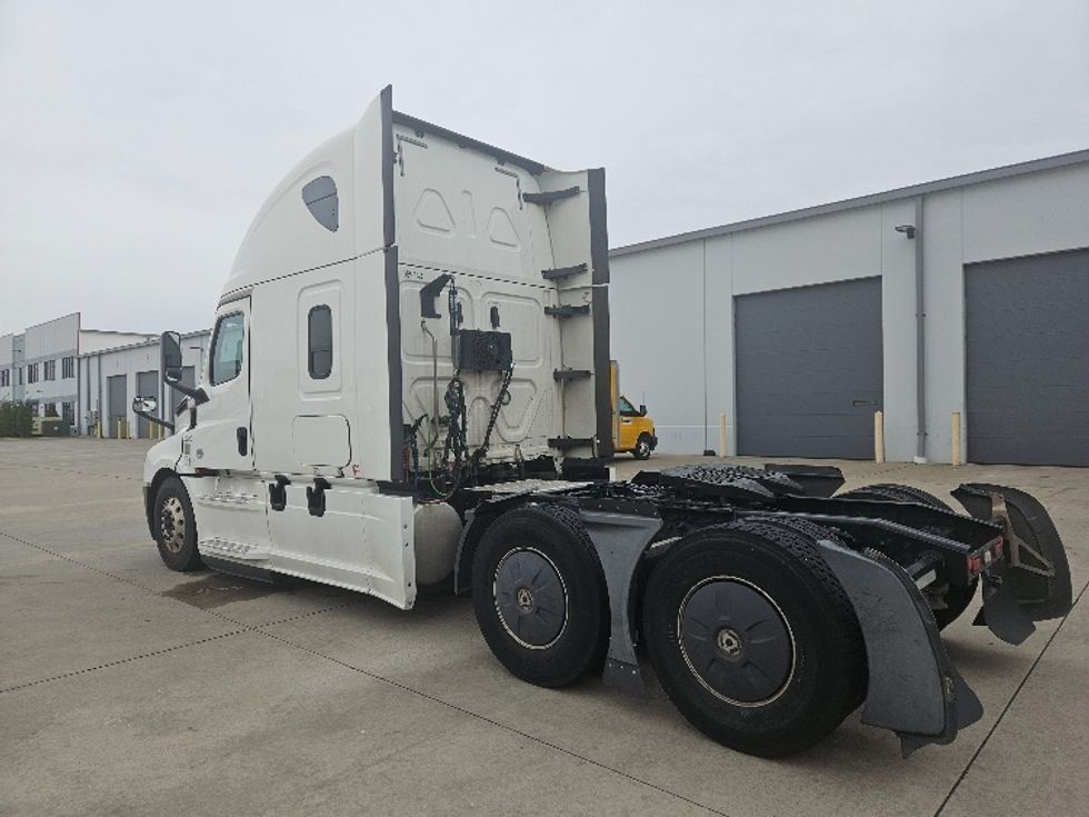 Sleeper Tractor-Heavy Duty Tractors-Freightliner-2020-T12664ST-Moberly-MO-528,120\n\t\tmiles-$ 62,500 - Image 5