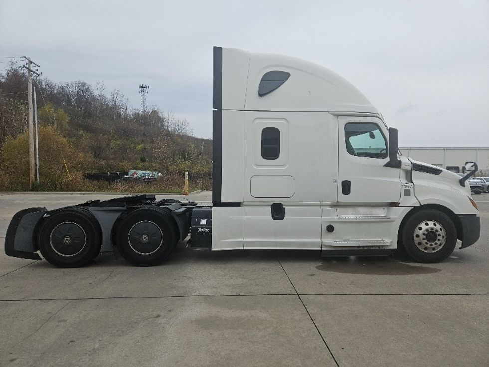 Sleeper Tractor-Heavy Duty Tractors-Freightliner-2020-T12664ST-Moberly-MO-528,120\n\t\tmiles-$ 62,500 - Image 8