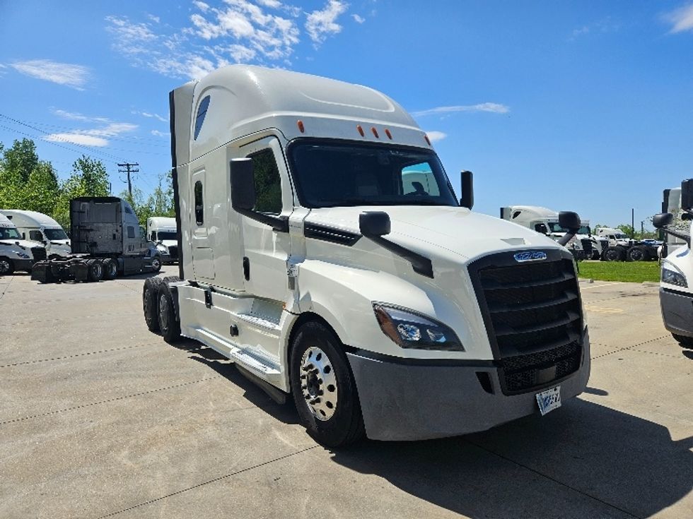 Sleeper Tractor-Heavy Duty Tractors-Freightliner-2020-T12664ST-Moberly-MO-536,041\n\t\tmiles-$ 56,250 - Image 1