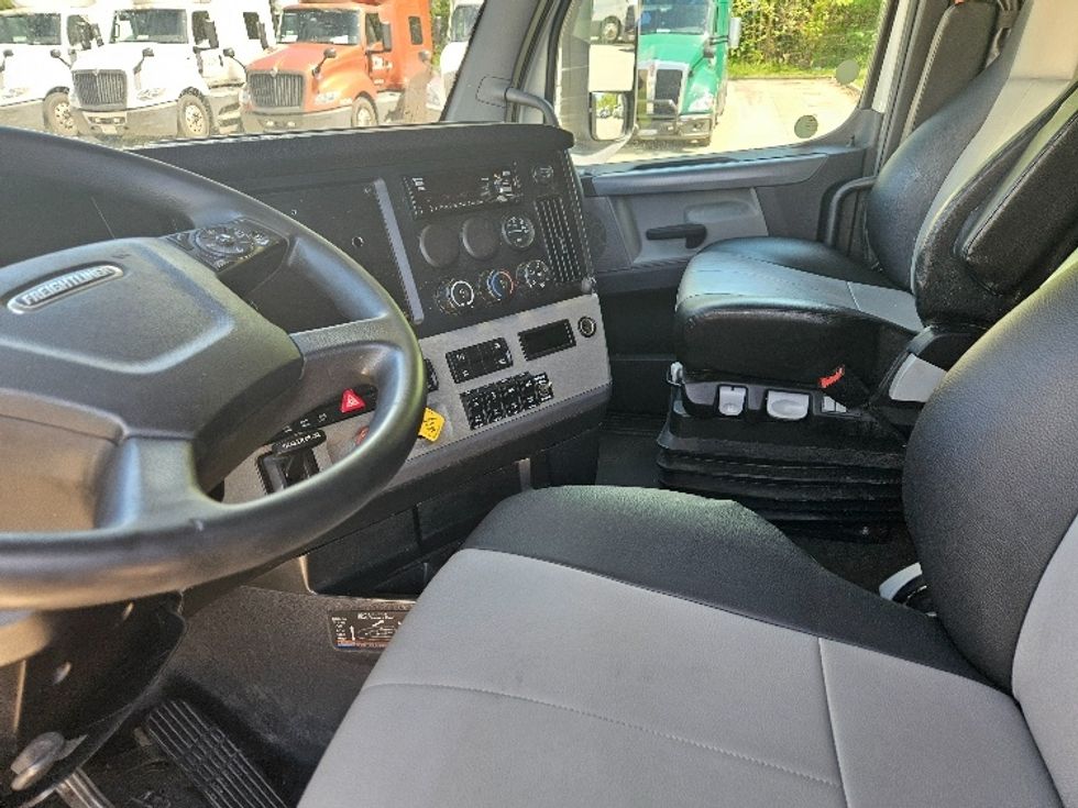 Sleeper Tractor-Heavy Duty Tractors-Freightliner-2020-T12664ST-Moberly-MO-536,041\n\t\tmiles-$ 56,250 - Image 10