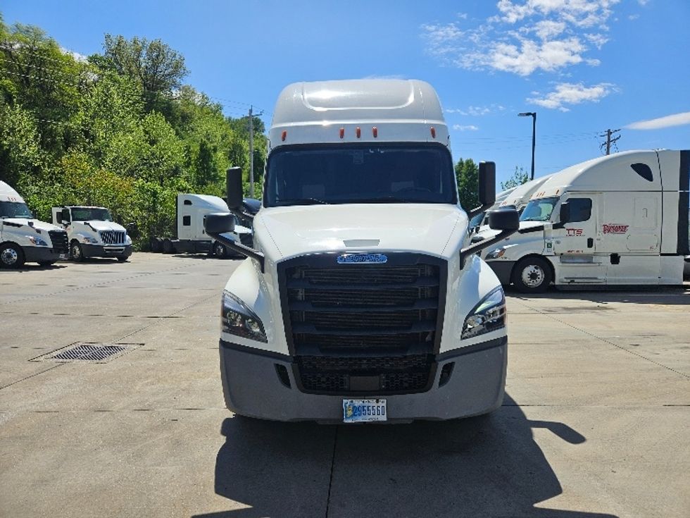 Sleeper Tractor-Heavy Duty Tractors-Freightliner-2020-T12664ST-Moberly-MO-536,041\n\t\tmiles-$ 56,250 - Image 2