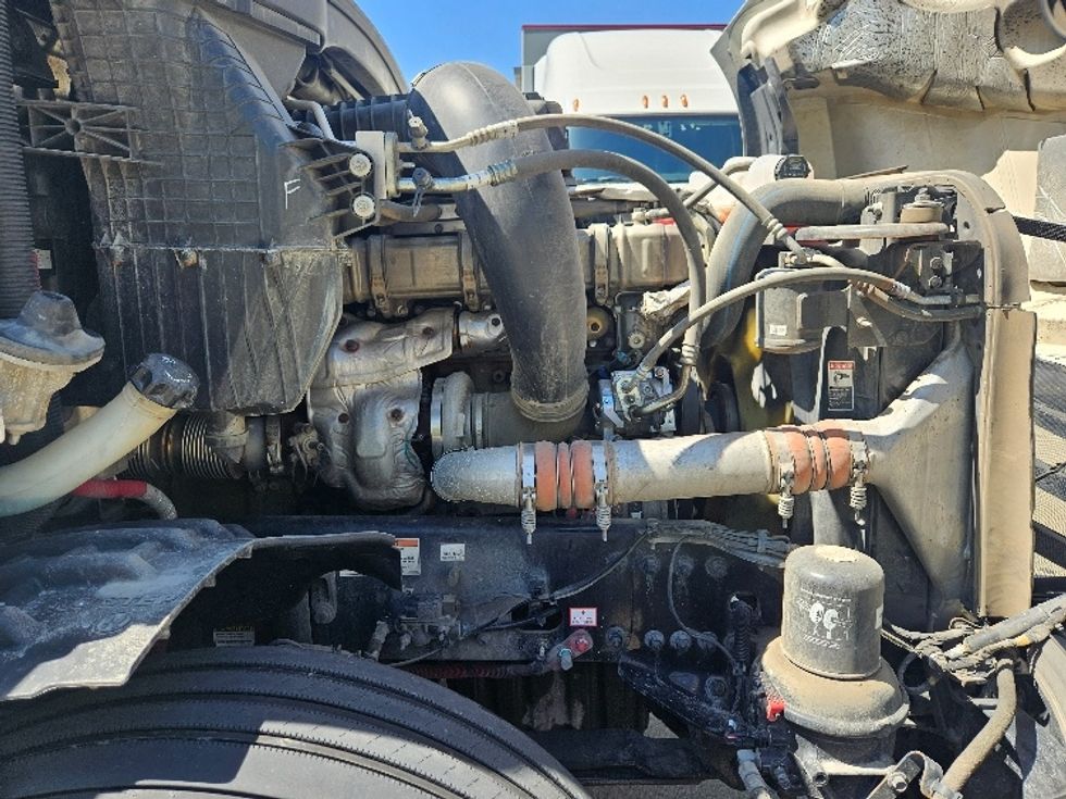 Sleeper Tractor-Heavy Duty Tractors-Freightliner-2020-T12664ST-Moberly-MO-536,041\n\t\tmiles-$ 56,250 - Image 20