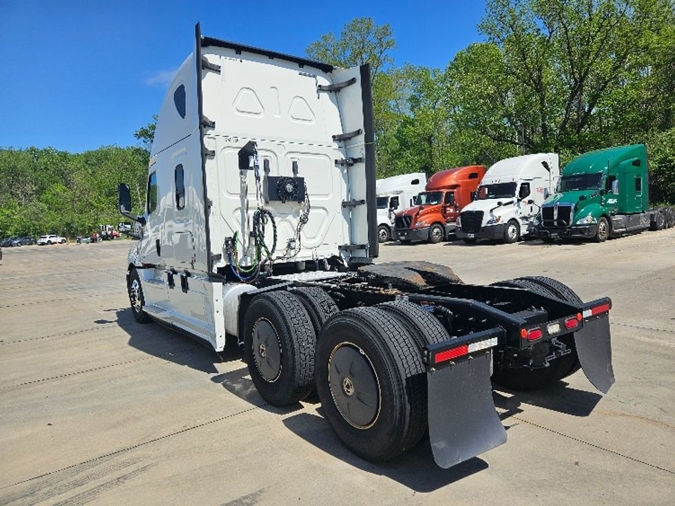 Sleeper Tractor-Heavy Duty Tractors-Freightliner-2020-T12664ST-Moberly-MO-536,041\n\t\tmiles-$ 56,250 - Image 5