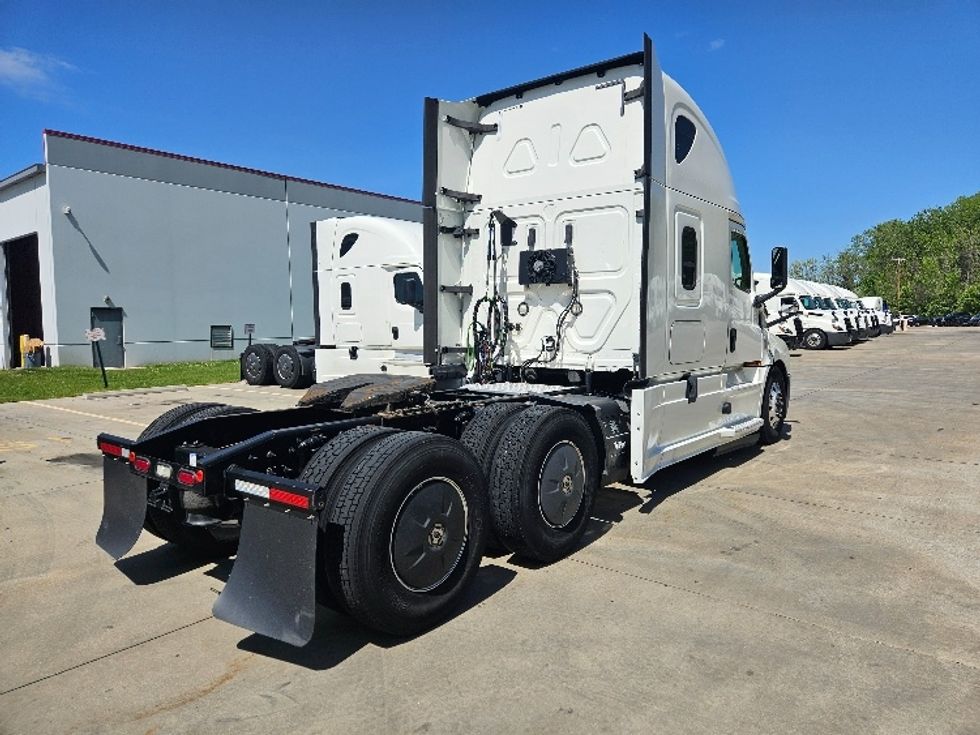 Sleeper Tractor-Heavy Duty Tractors-Freightliner-2020-T12664ST-Moberly-MO-536,041\n\t\tmiles-$ 56,250 - Image 7
