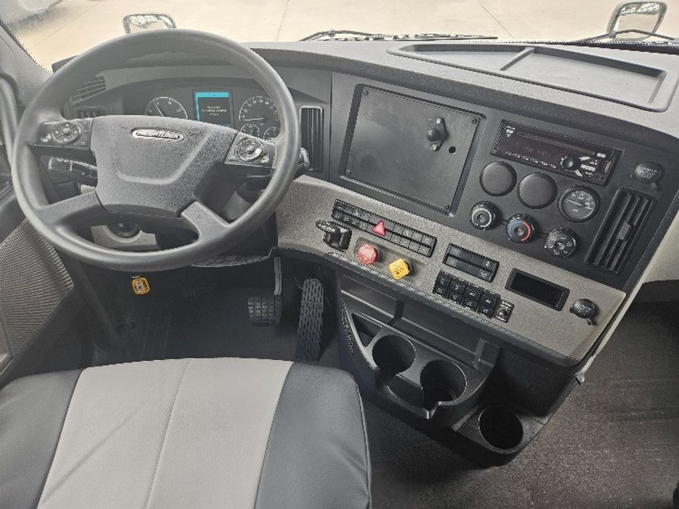 Sleeper Tractor-Heavy Duty Tractors-Freightliner-2020-T12664ST-Moberly-MO-543,573\n\t\tmiles-$ 56,250 - Image 11