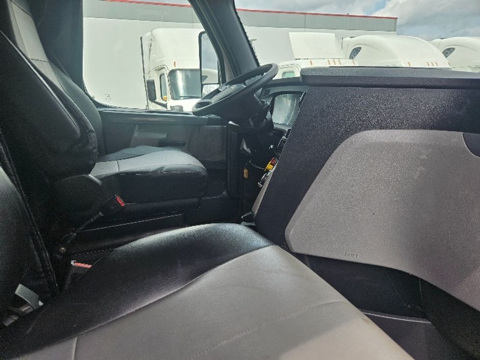 Sleeper Tractor-Heavy Duty Tractors-Freightliner-2020-T12664ST-Moberly-MO-543,573\n\t\tmiles-$ 56,250 - Image 15