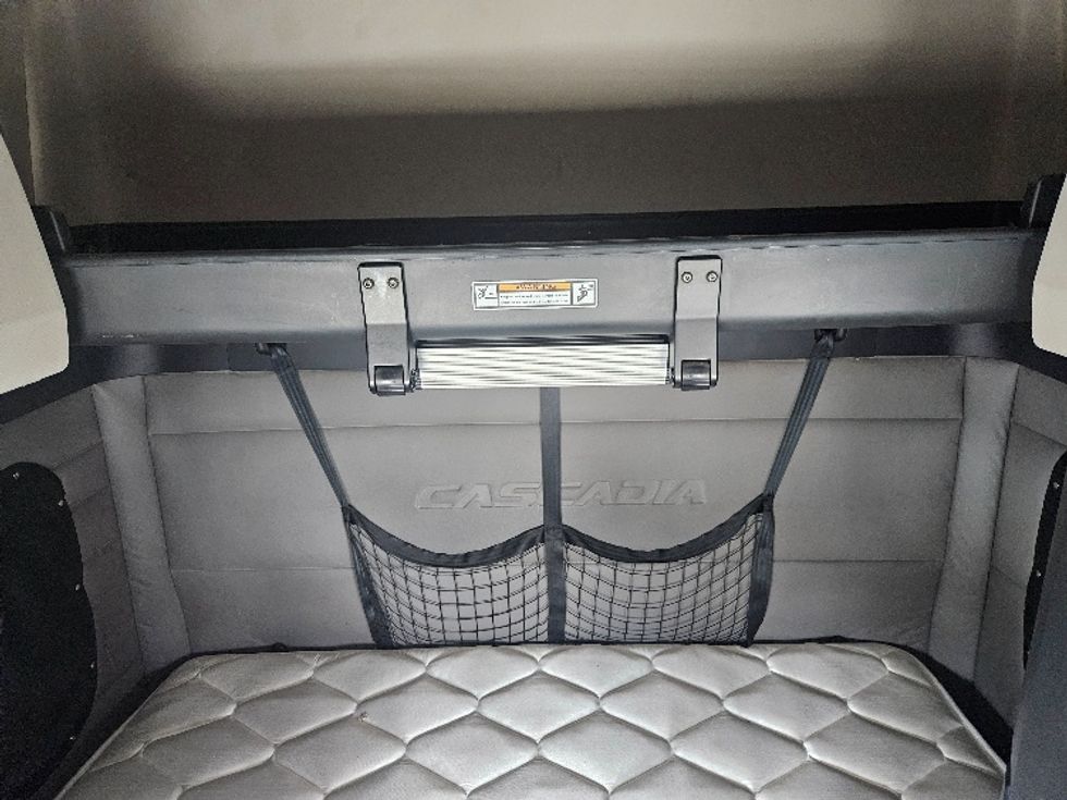 Sleeper Tractor-Heavy Duty Tractors-Freightliner-2020-T12664ST-Moberly-MO-543,573\n\t\tmiles-$ 56,250 - Image 16