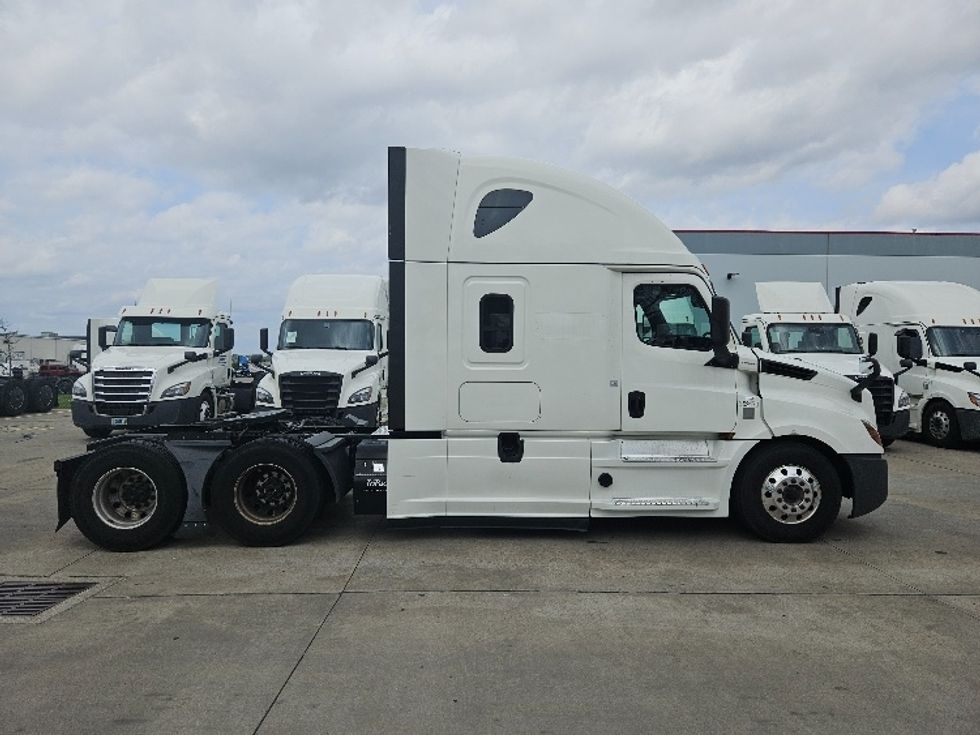 Sleeper Tractor-Heavy Duty Tractors-Freightliner-2020-T12664ST-Moberly-MO-543,573\n\t\tmiles-$ 56,250 - Image 8