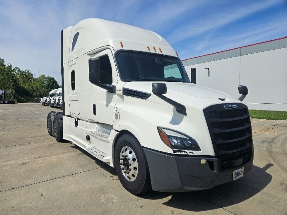 Sleeper Tractor-Heavy Duty Tractors-Freightliner-2020-T12664ST-Moberly-MO-544,277\n\t\tmiles-$ 61,250 - Image 1