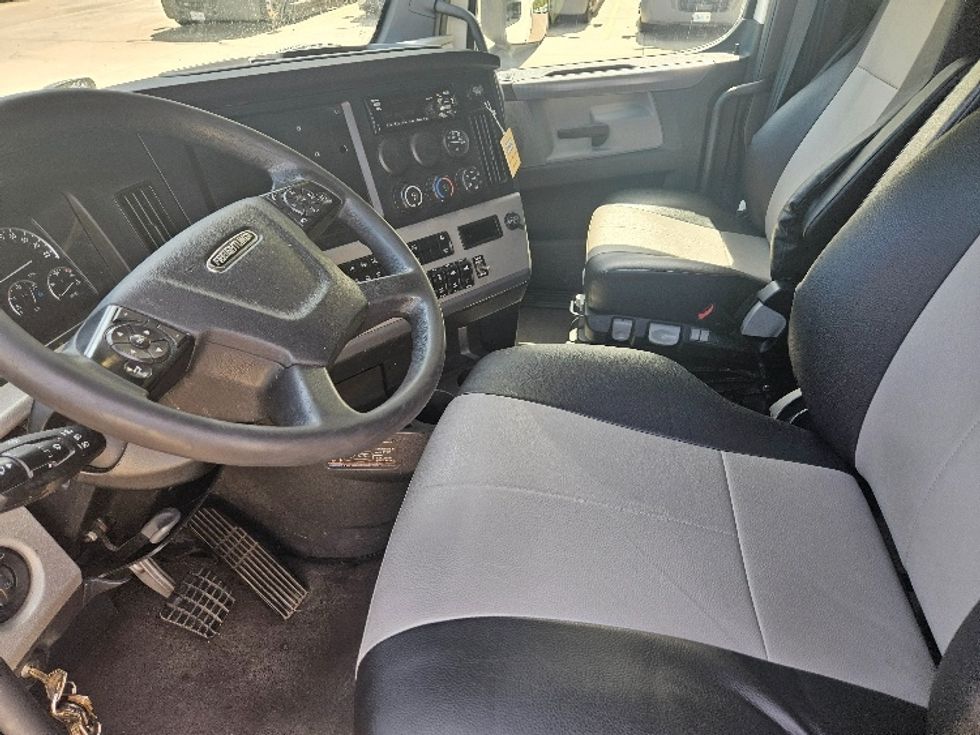 Sleeper Tractor-Heavy Duty Tractors-Freightliner-2020-T12664ST-Moberly-MO-544,277\n\t\tmiles-$ 61,250 - Image 10