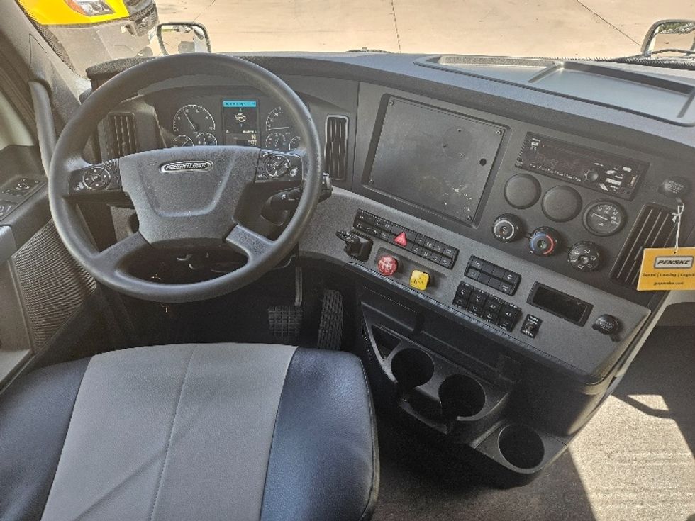 Sleeper Tractor-Heavy Duty Tractors-Freightliner-2020-T12664ST-Moberly-MO-544,277\n\t\tmiles-$ 61,250 - Image 11