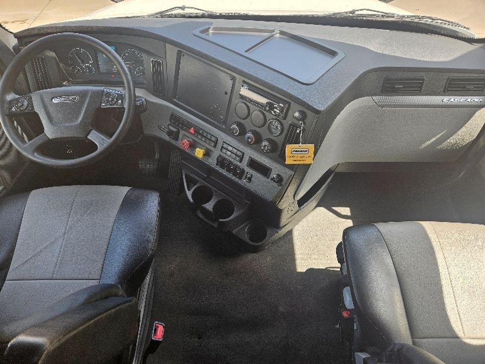 Sleeper Tractor-Heavy Duty Tractors-Freightliner-2020-T12664ST-Moberly-MO-544,277\n\t\tmiles-$ 61,250 - Image 12