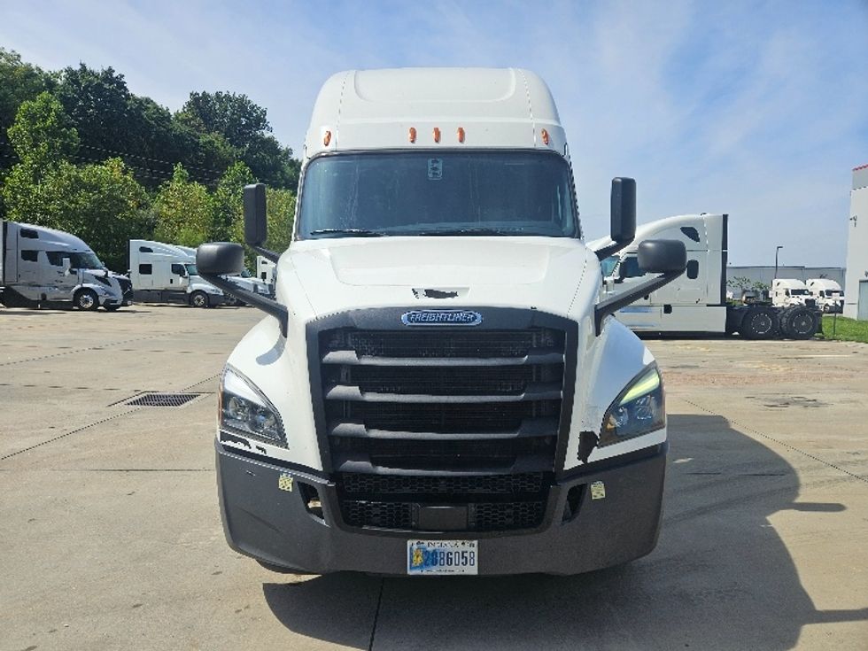 Sleeper Tractor-Heavy Duty Tractors-Freightliner-2020-T12664ST-Moberly-MO-544,277\n\t\tmiles-$ 61,250 - Image 2