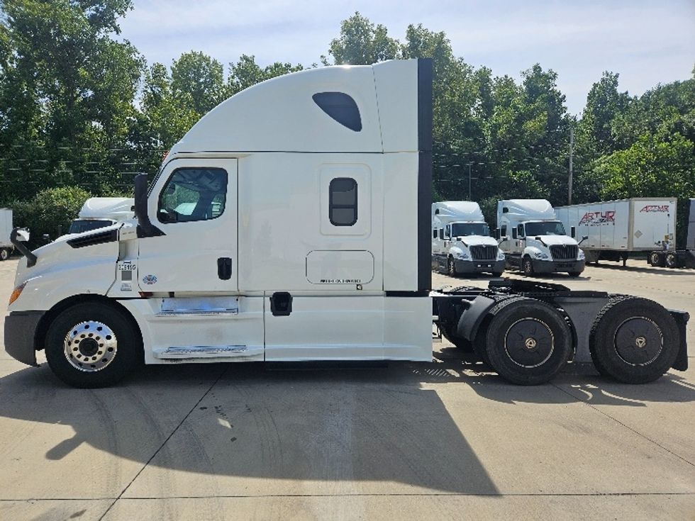 Sleeper Tractor-Heavy Duty Tractors-Freightliner-2020-T12664ST-Moberly-MO-544,277\n\t\tmiles-$ 61,250 - Image 4