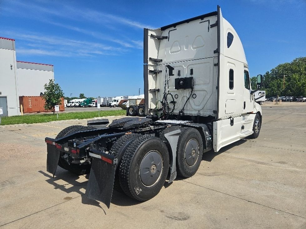 Sleeper Tractor-Heavy Duty Tractors-Freightliner-2020-T12664ST-Moberly-MO-544,277\n\t\tmiles-$ 61,250 - Image 7