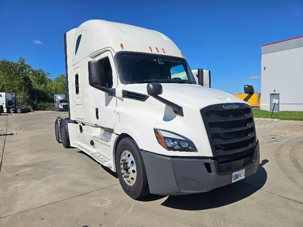 Sleeper Tractor-Heavy Duty Tractors-Freightliner-2020-T12664ST-Moberly-MO-558,653\n\t\tmiles-$ 60,250 - Image 1