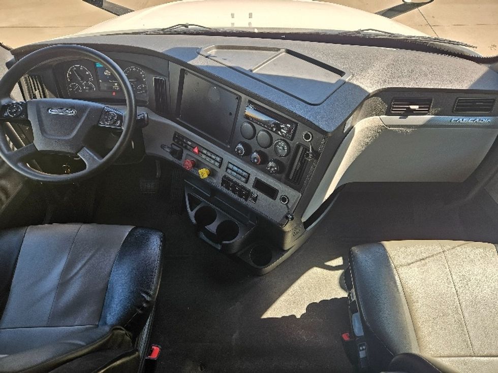 Sleeper Tractor-Heavy Duty Tractors-Freightliner-2020-T12664ST-Moberly-MO-558,653\n\t\tmiles-$ 60,250 - Image 12