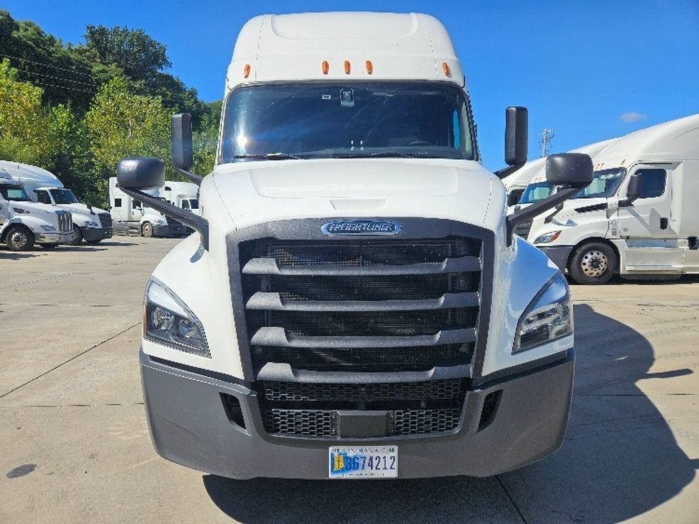 Sleeper Tractor-Heavy Duty Tractors-Freightliner-2020-T12664ST-Moberly-MO-558,653\n\t\tmiles-$ 60,250 - Image 2