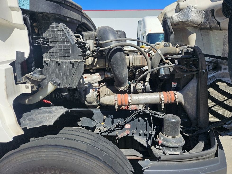 Sleeper Tractor-Heavy Duty Tractors-Freightliner-2020-T12664ST-Moberly-MO-558,653\n\t\tmiles-$ 60,250 - Image 20