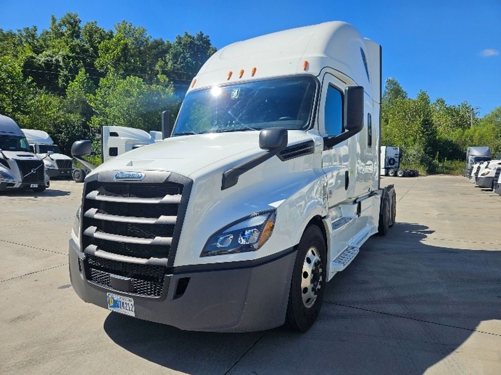 Sleeper Tractor-Heavy Duty Tractors-Freightliner-2020-T12664ST-Moberly-MO-558,653\n\t\tmiles-$ 60,250 - Image 3