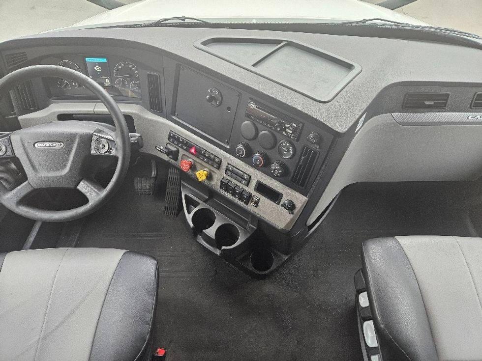 Sleeper Tractor-Heavy Duty Tractors-Freightliner-2020-T12664ST-Moberly-MO-563,401\n\t\tmiles-$ 59,000 - Image 12