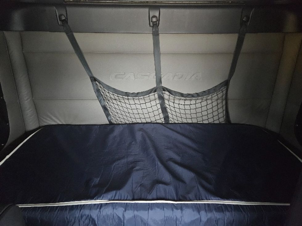 Sleeper Tractor-Heavy Duty Tractors-Freightliner-2020-T12664ST-Moberly-MO-563,401\n\t\tmiles-$ 59,000 - Image 16