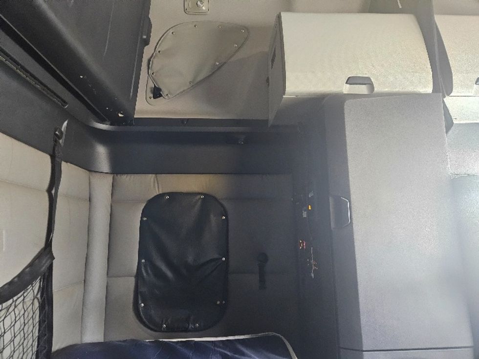 Sleeper Tractor-Heavy Duty Tractors-Freightliner-2020-T12664ST-Moberly-MO-563,401\n\t\tmiles-$ 59,000 - Image 18