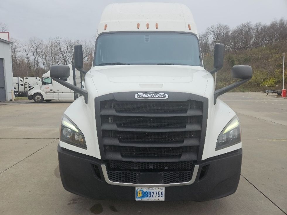 Sleeper Tractor-Heavy Duty Tractors-Freightliner-2020-T12664ST-Moberly-MO-563,401\n\t\tmiles-$ 59,000 - Image 2