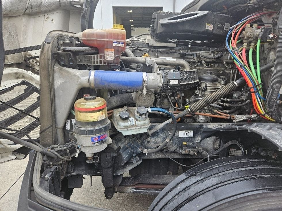 Sleeper Tractor-Heavy Duty Tractors-Freightliner-2020-T12664ST-Moberly-MO-563,401\n\t\tmiles-$ 59,000 - Image 21