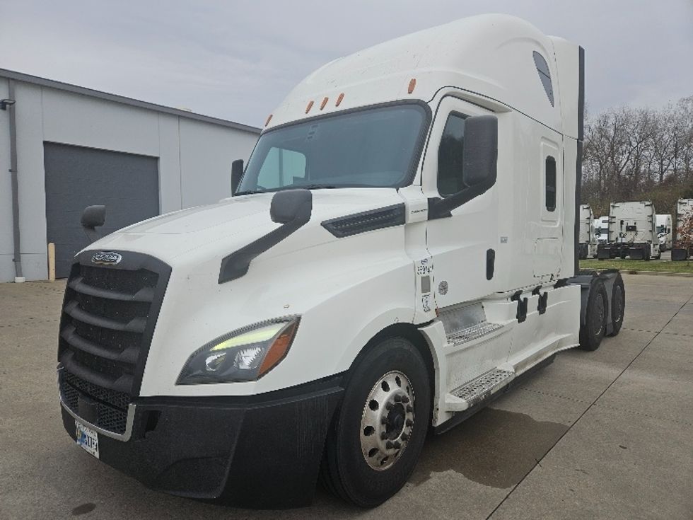 Sleeper Tractor-Heavy Duty Tractors-Freightliner-2020-T12664ST-Moberly-MO-563,401\n\t\tmiles-$ 59,000 - Image 3