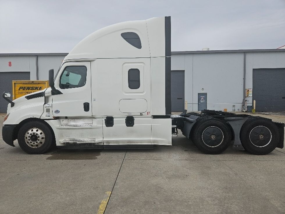 Sleeper Tractor-Heavy Duty Tractors-Freightliner-2020-T12664ST-Moberly-MO-563,401\n\t\tmiles-$ 59,000 - Image 4