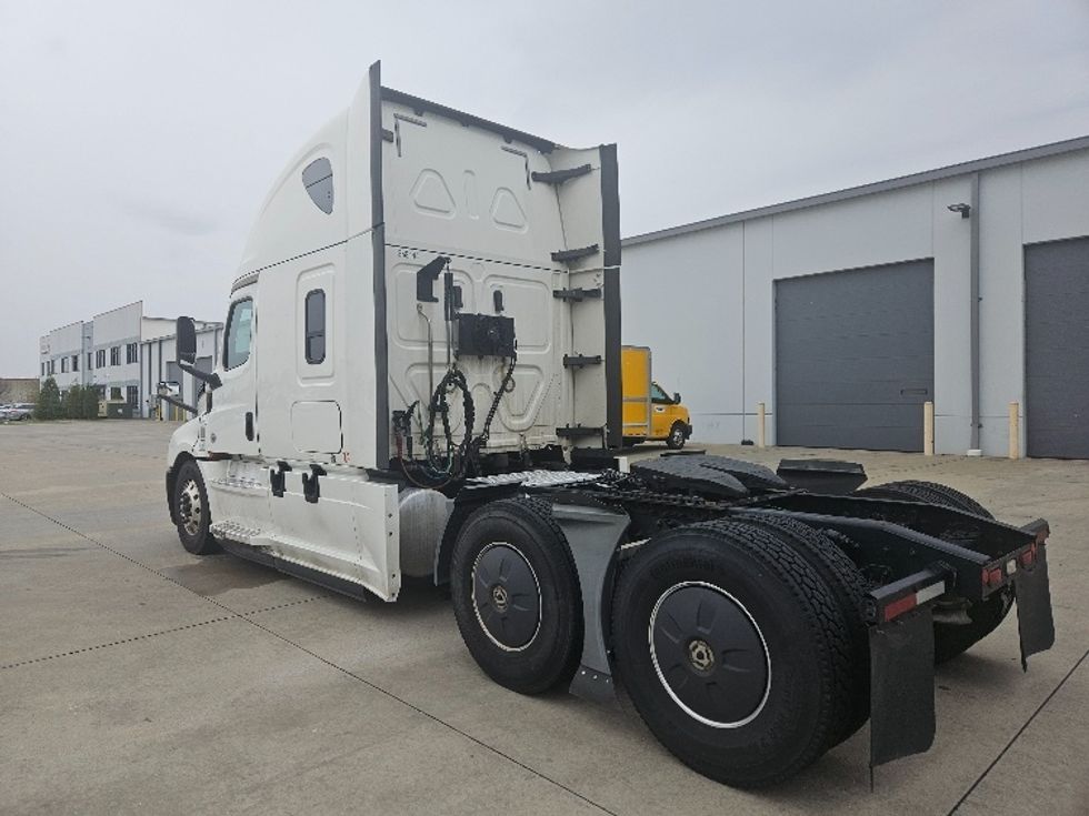 Sleeper Tractor-Heavy Duty Tractors-Freightliner-2020-T12664ST-Moberly-MO-563,401\n\t\tmiles-$ 59,000 - Image 5