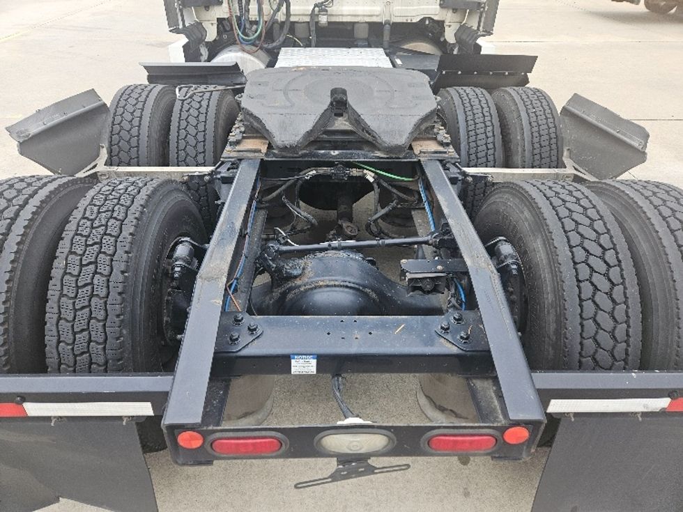 Sleeper Tractor-Heavy Duty Tractors-Freightliner-2020-T12664ST-Moberly-MO-563,401\n\t\tmiles-$ 59,000 - Image 6