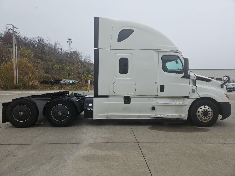 Sleeper Tractor-Heavy Duty Tractors-Freightliner-2020-T12664ST-Moberly-MO-563,401\n\t\tmiles-$ 59,000 - Image 8